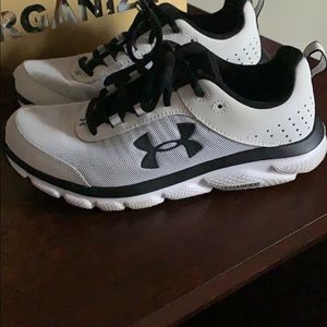 Under Armour Sneakers
